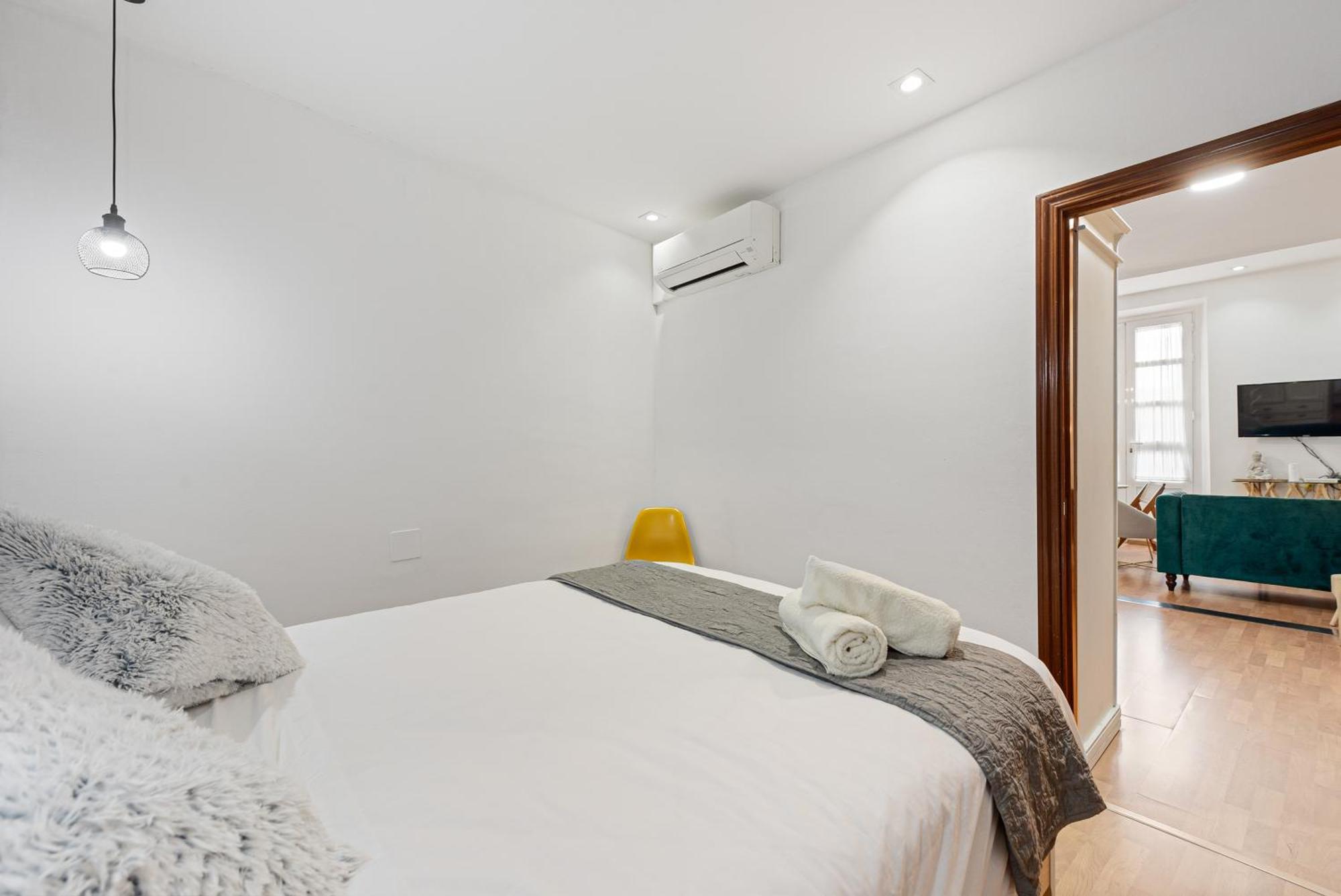 Urbanchicmalaga 2Bedroom Oasis In Historic Malaga Centre Exterior foto